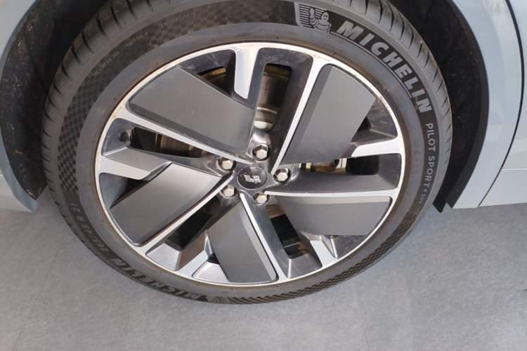 Used Li Auto L8 2025 Pro Smart Refresh Edition Exterior 5