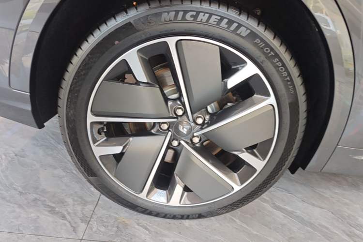 Used Li Auto L8 2025 Ultra Smart Refreshed Edition Exterior 5