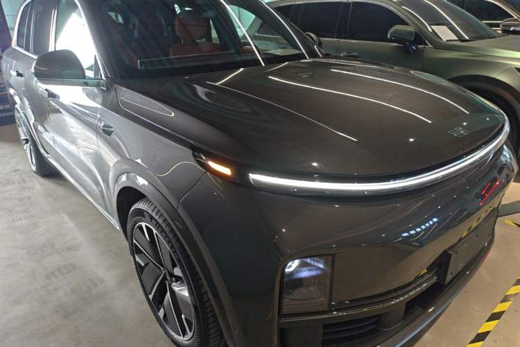 Used Li Auto L8 2025 Max Smart Refresh Edition Front Right 45 Deg