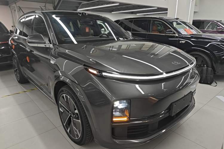Used Li Auto L8 2025 Max Smart Refresh Edition Front Right 45 Deg