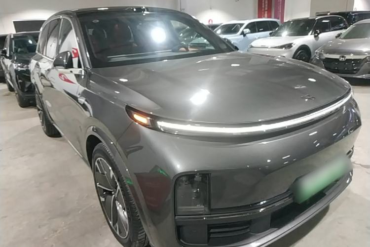 Used Li Auto L8 2025 Max Smart Refresh Edition Front Right 45 Deg