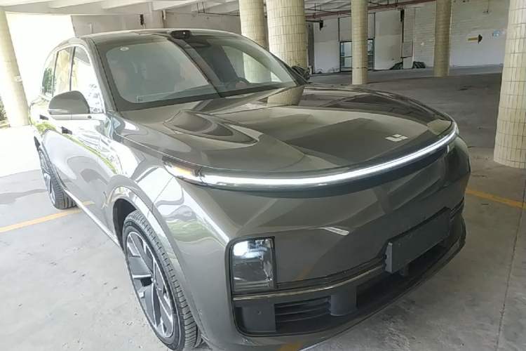 Used Li Auto L8 2025 Max Smart Refresh Edition Front Right 45 Deg