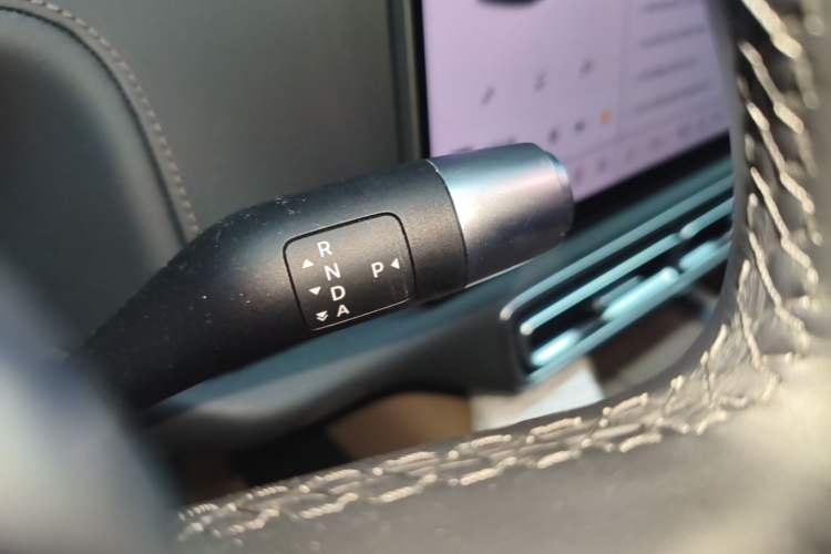 Used Li Auto L8 2025 Pro Smart Refresh Edition Gear Lever