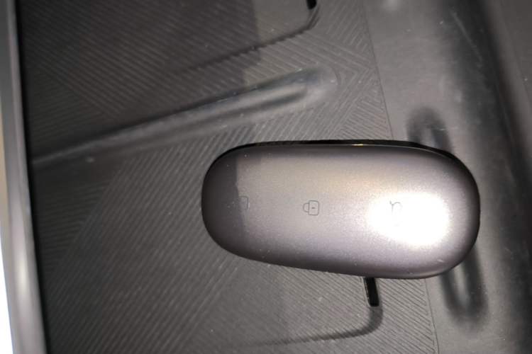 Used Li Auto L8 2025 Max Smart Refresh Edition Interior 1