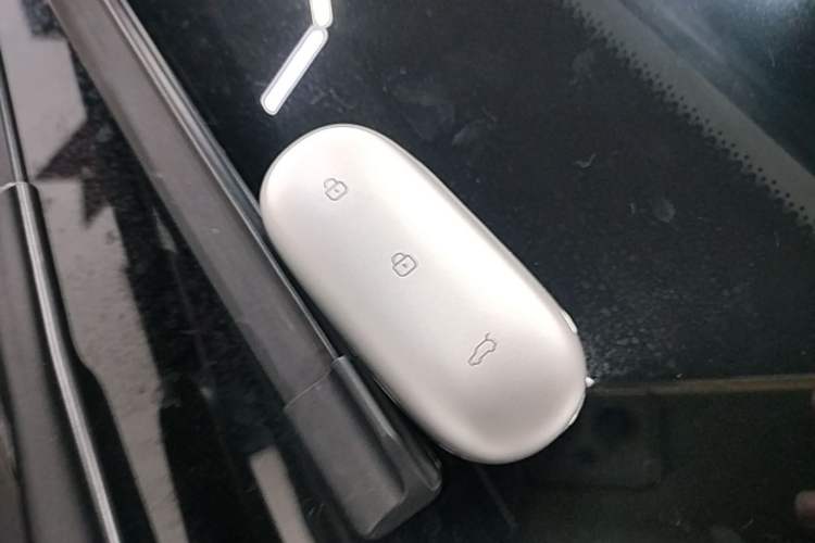 Used Li Auto L8 2025 Max Smart Refresh Edition Interior 1