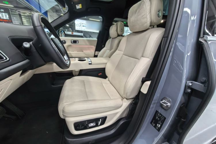 Used Li Auto L8 2025 Ultra Smart Refreshed Edition Interior 11