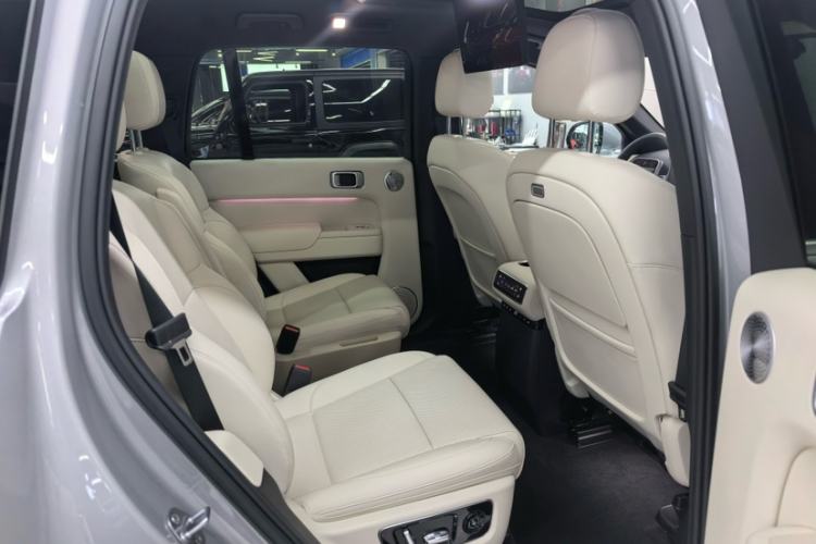 Used Li Auto L8 2025 Ultra Smart Refreshed Edition Interior 11