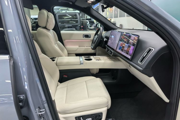 Used Li Auto L8 2025 Ultra Smart Refreshed Edition Interior 12