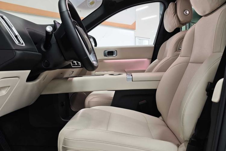 Used Li Auto L8 2025 Max Smart Refresh Edition Interior 2