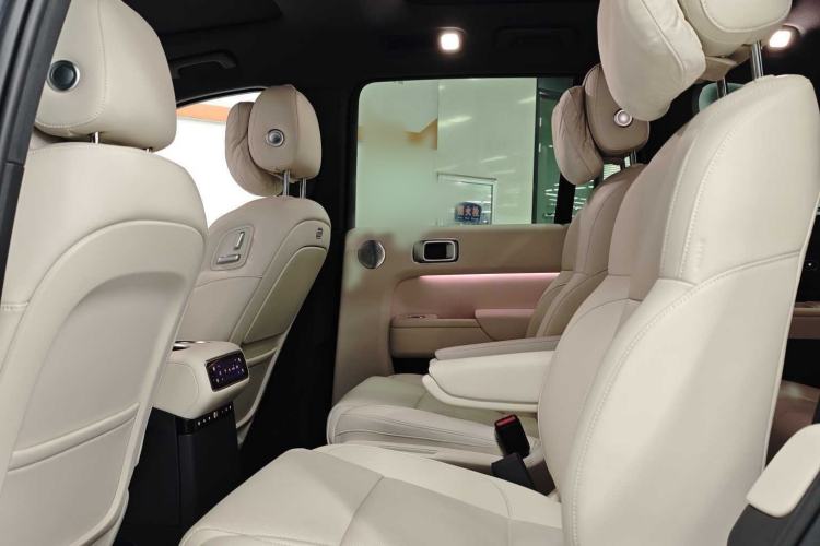Used Li Auto L8 2025 Max Smart Refresh Edition Interior 3