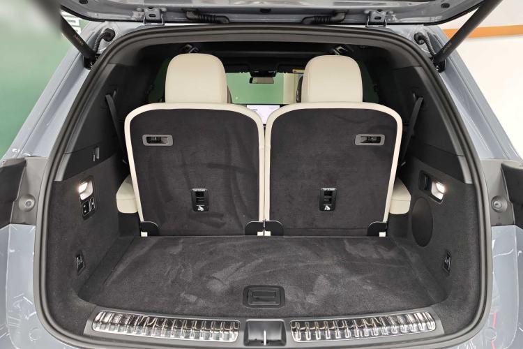 Used Li Auto L8 2025 Max Smart Refresh Edition Interior 4