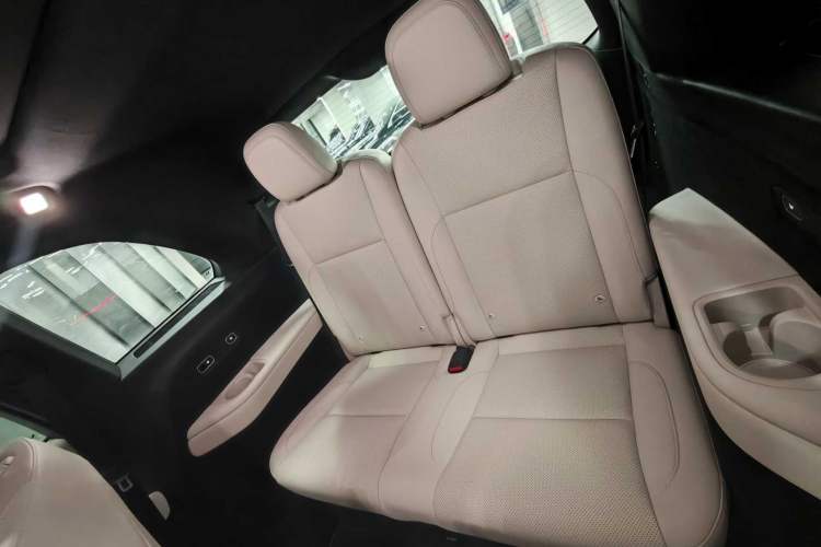 Used Li Auto L8 2025 Max Smart Refresh Edition Interior 5