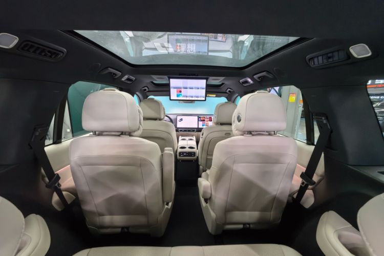 Used Li Auto L8 2025 Ultra Smart Refreshed Edition Interior 8