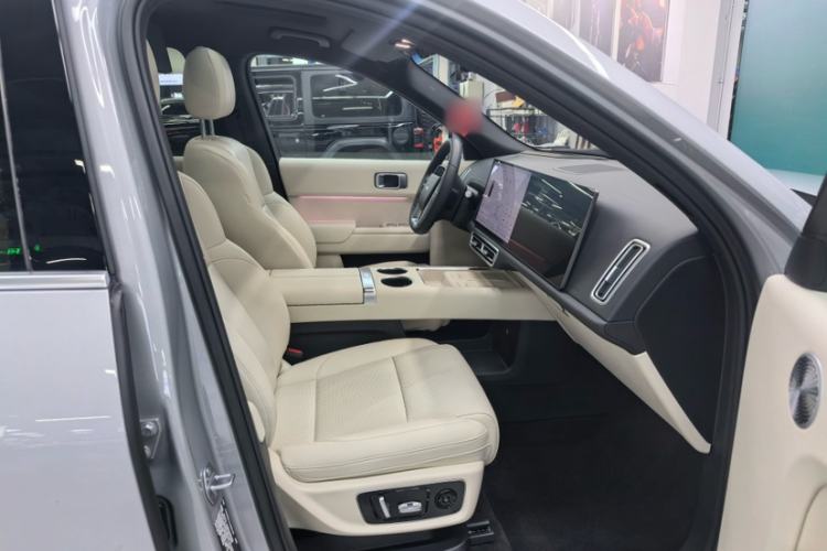 Used Li Auto L8 2025 Ultra Smart Refreshed Edition Interior 9