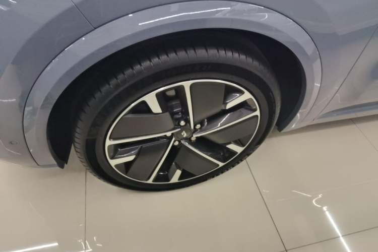 Used Li Auto L8 2025 Ultra Smart Refreshed Edition Left Front Wheel Hub