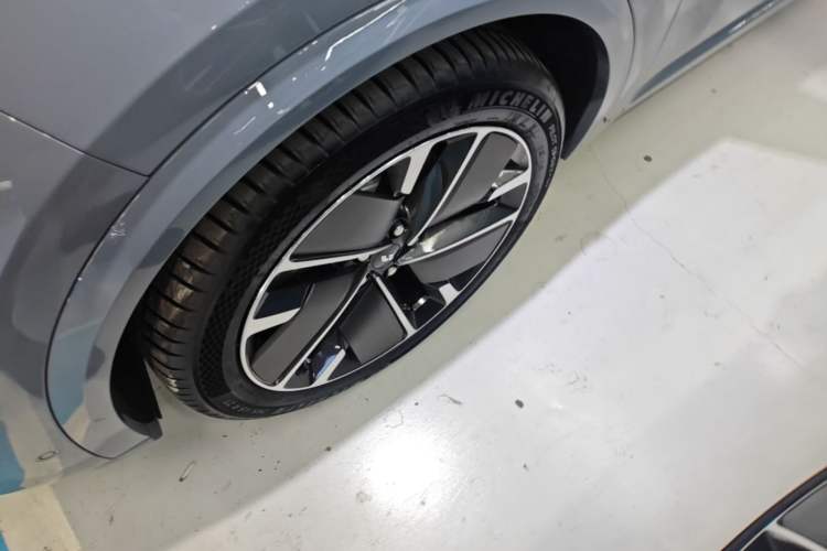 Used Li Auto L8 2025 Ultra Smart Refreshed Edition Left Front Wheel Hub