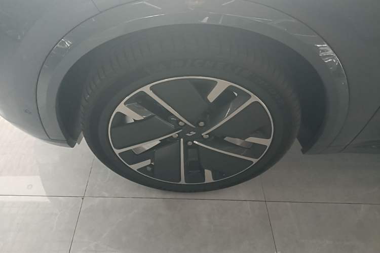 Used Li Auto L8 2025 Ultra Smart Refreshed Edition Left Front Wheel Hub