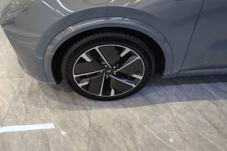 Used Li Auto L8 2025 Max Smart Refresh Edition Left Front Wheel Hub
