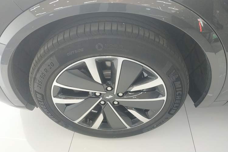Used Li Auto L8 2025 Pro Smart Refresh Edition Left Front Wheel Hub