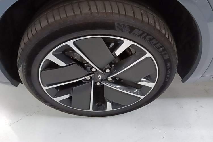 Used Li Auto L8 2025 Ultra Smart Refreshed Edition Left Front Wheel Hub