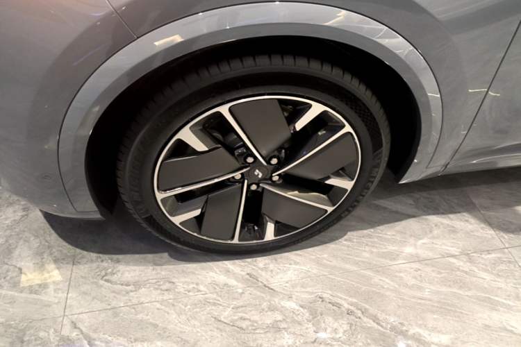 Used Li Auto L8 2025 Max Smart Refresh Edition Left Front Wheel Hub