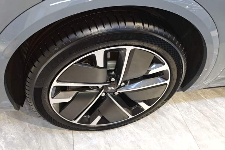 Used Li Auto L8 2025 Max Smart Refresh Edition Left Front Wheel Hub