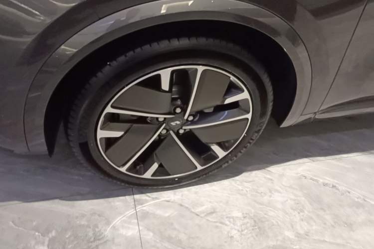 Used Li Auto L8 2025 Max Smart Refresh Edition Left Front Wheel Hub