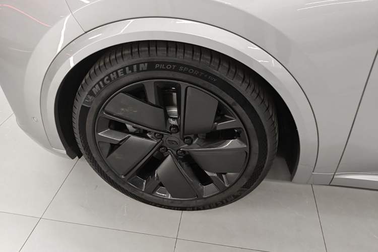 Used Li Auto L8 2025 Pro Smart Refresh Edition Left Front Wheel Hub