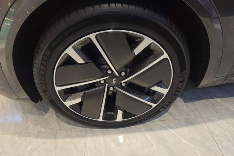Used Li Auto L8 2025 Max Smart Refresh Edition Left Front Wheel Hub