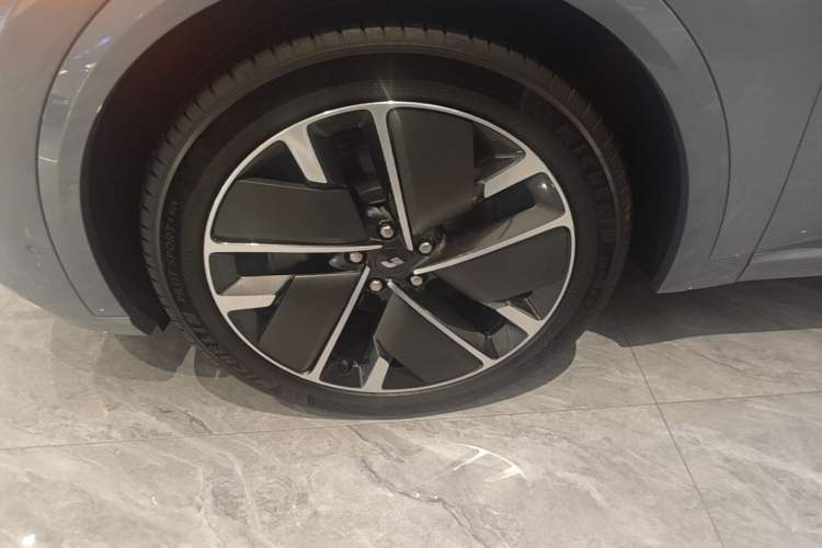 Used Li Auto L8 2025 Max Smart Refresh Edition Left Front Wheel Hub