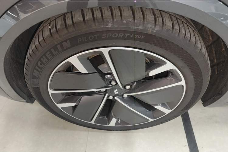 Used Li Auto L8 2025 Max Smart Refresh Edition Left Front Wheel Hub