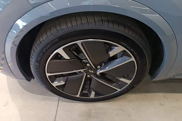 Used Li Auto L8 2025 Ultra Smart Refreshed Edition Left Front Wheel Hub