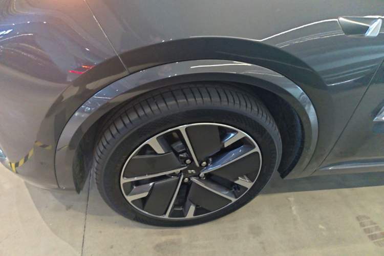 Used Li Auto L8 2025 Max Smart Refresh Edition Left Front Wheel Hub