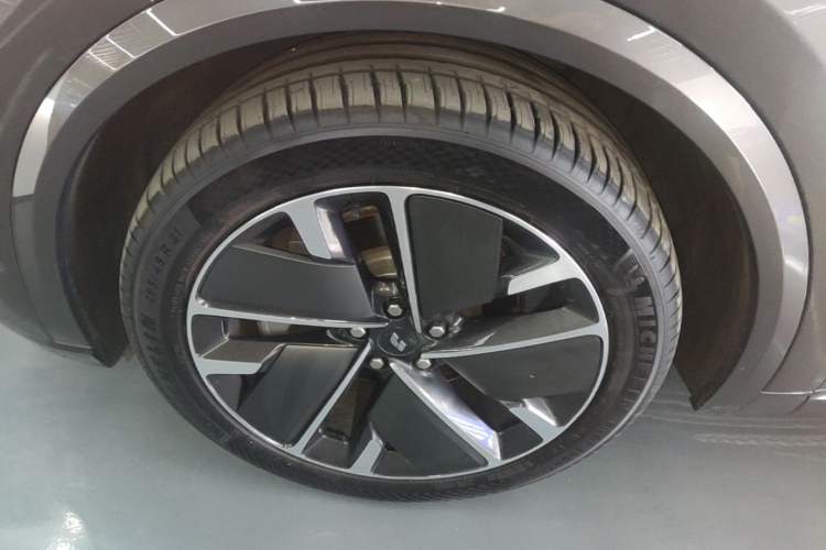 Used Li Auto L8 2025 Max Smart Refresh Edition Left Front Wheel Hub