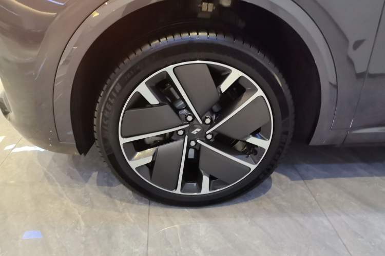 Used Li Auto L8 2025 Ultra Smart Refreshed Edition Left Front Wheel Hub