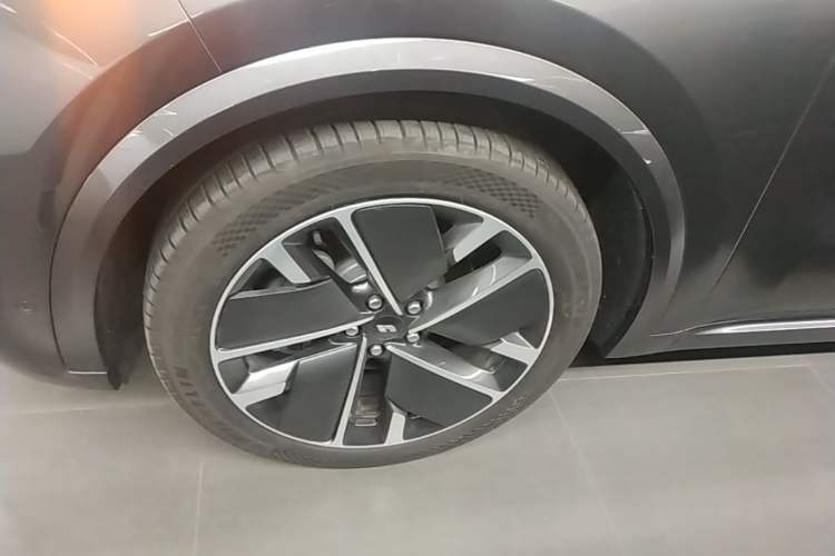 Used Li Auto L8 2025 Ultra Smart Refreshed Edition Left Front Wheel Hub