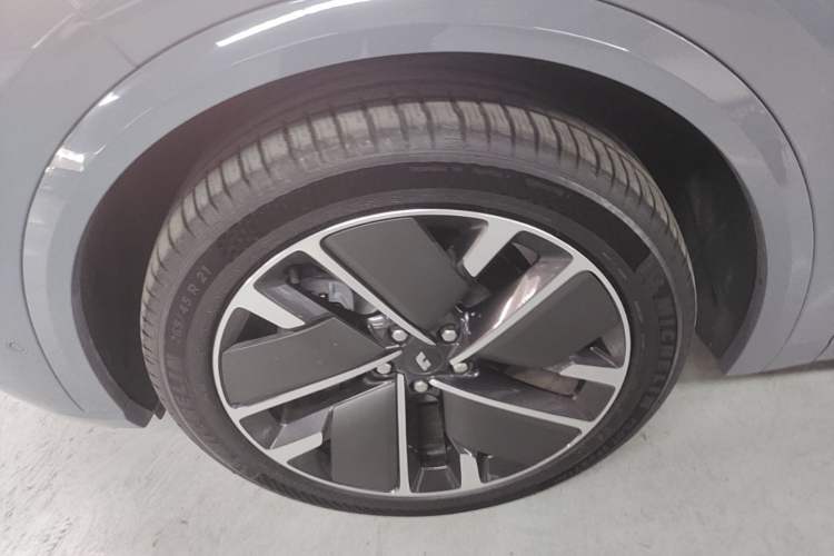 Used Li Auto L8 2025 Ultra Smart Refreshed Edition Left Front Wheel Hub