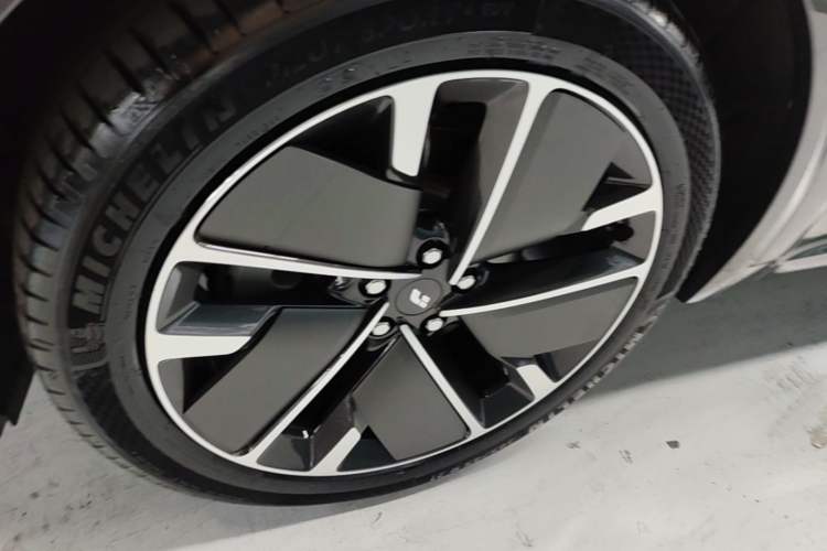 Used Li Auto L8 2025 Ultra Smart Refreshed Edition Left Front Wheel Hub