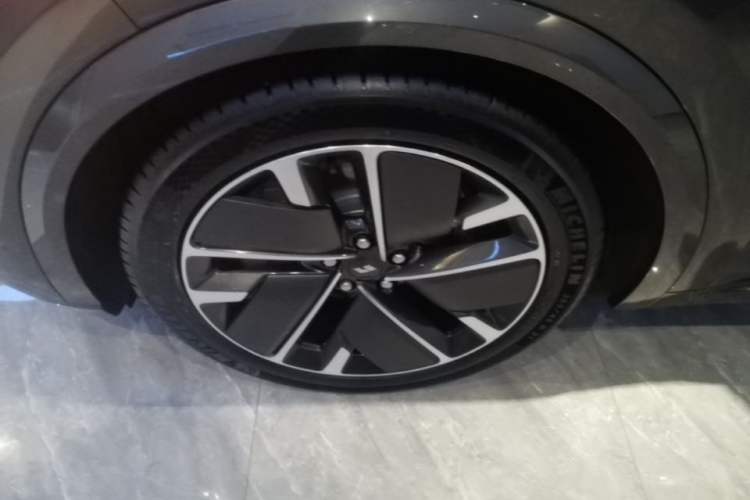 Used Li Auto L8 2025 Max Smart Refresh Edition Left Front Wheel Hub