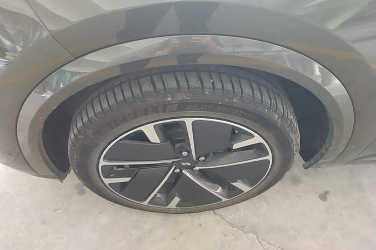 Used Li Auto L8 2025 Max Smart Refresh Edition Left Front Wheel Hub
