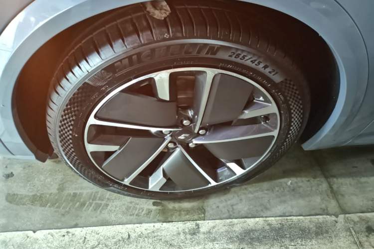 Used Li Auto L8 2025 Ultra Smart Refreshed Edition Left Front Wheel Hub