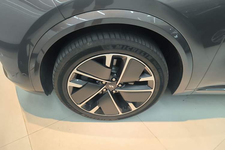 Used Li Auto L8 2025 Ultra Smart Refreshed Edition Left Front Wheel Hub