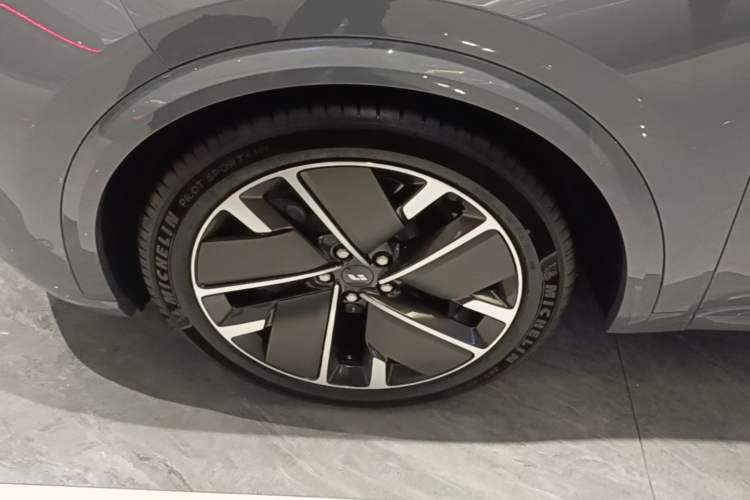 Used Li Auto L8 2025 Max Smart Refresh Edition Left Front Wheel Hub