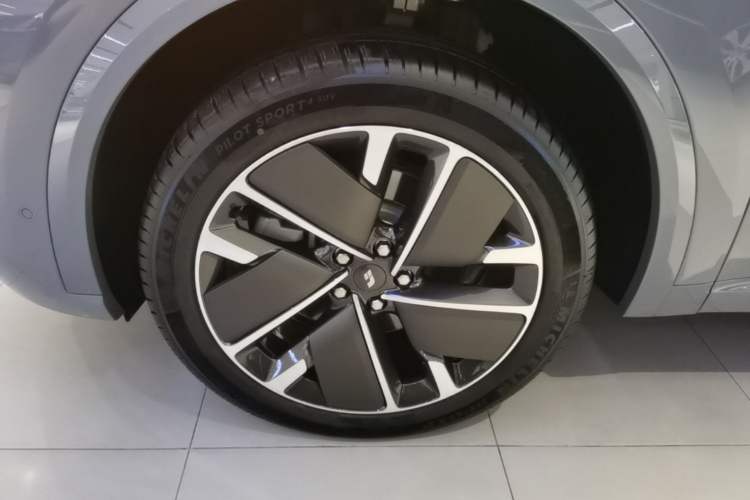 Used Li Auto L8 2025 Ultra Smart Refreshed Edition Left Front Wheel Hub