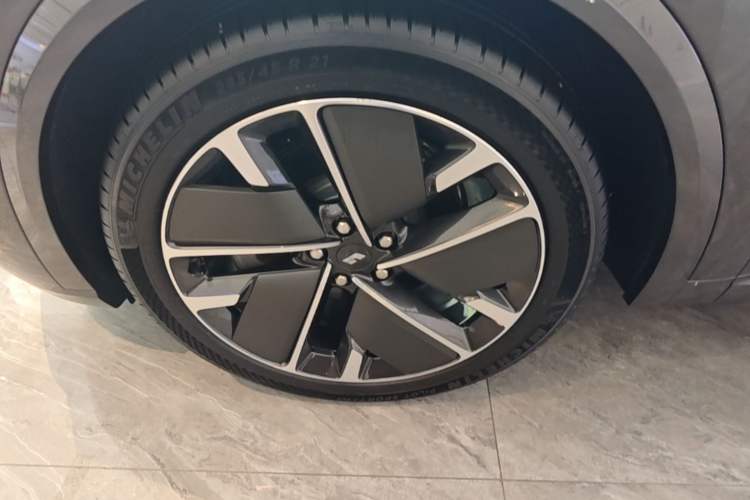 Used Li Auto L8 2025 Ultra Smart Refreshed Edition Left Front Wheel Hub