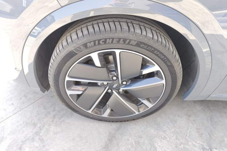Used Li Auto L8 2025 Ultra Smart Refreshed Edition Left Front Wheel Hub