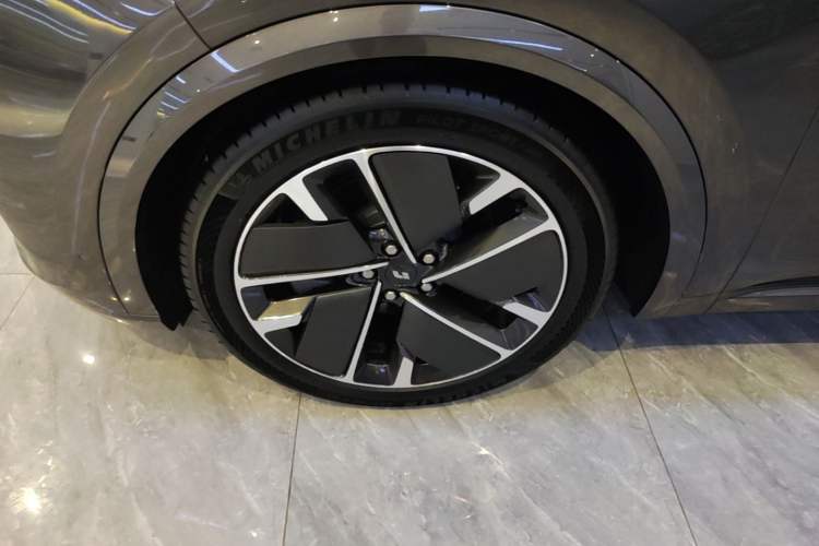Used Li Auto L8 2025 Max Smart Refresh Edition Left Front Wheel Hub