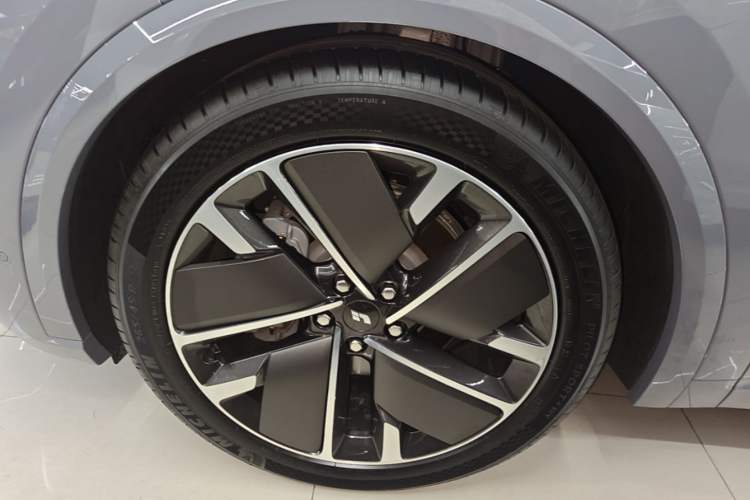 Used Li Auto L8 2025 Max Smart Refresh Edition Left Front Wheel Hub