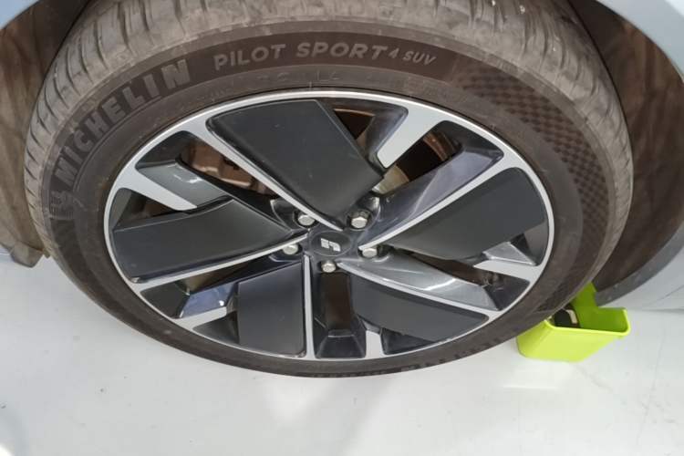 Used Li Auto L8 2025 Ultra Smart Refreshed Edition Left Front Wheel Hub
