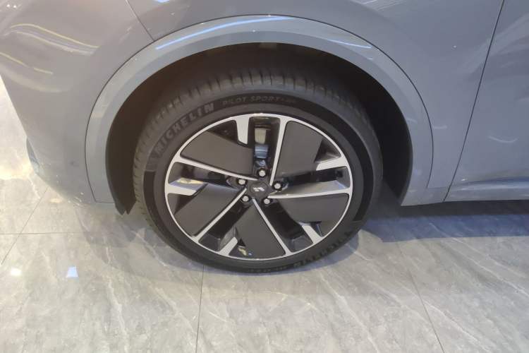 Used Li Auto L8 2025 Ultra Smart Refreshed Edition Left Front Wheel Hub
